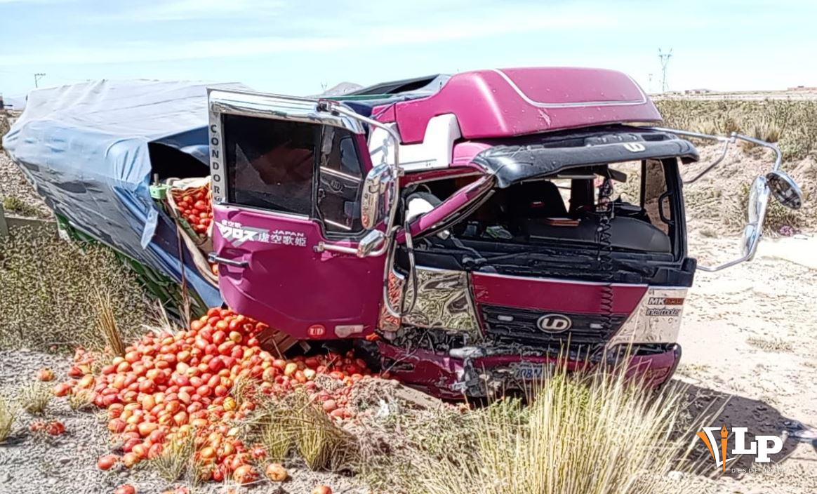 la carga de tomate quedó tirada en el piso