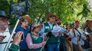 Personal judicial y técnicos de YPFB