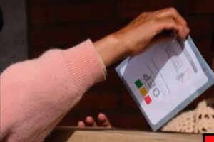 durante el acto de votación