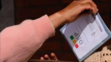 durante el acto de votación