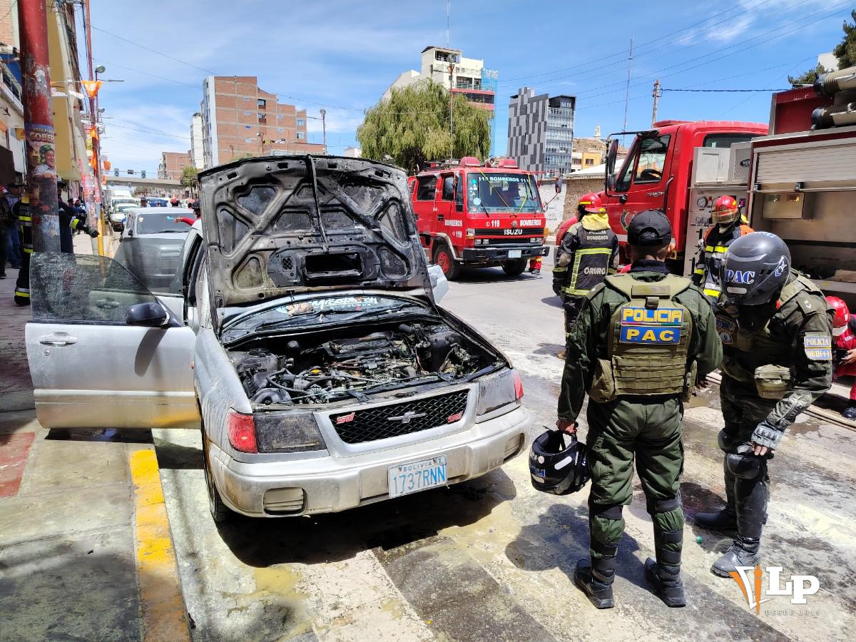 Vehículo se incendió en Oruro