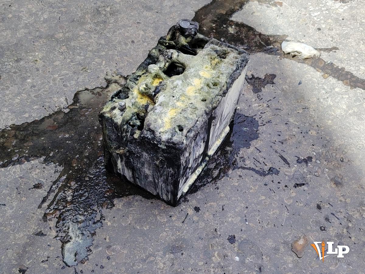 Vehículo se incendió en Oruro