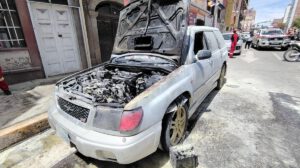 Vehículo se incendió en Oruro