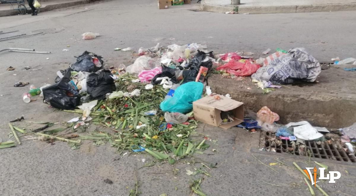 basura tapa el acceso de las bocatormentas