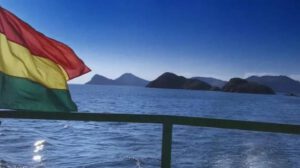 Bandera boliviana flamenado