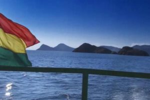 Bandera boliviana flamenado