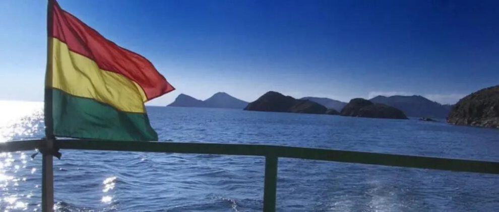 Bandera boliviana flamenado