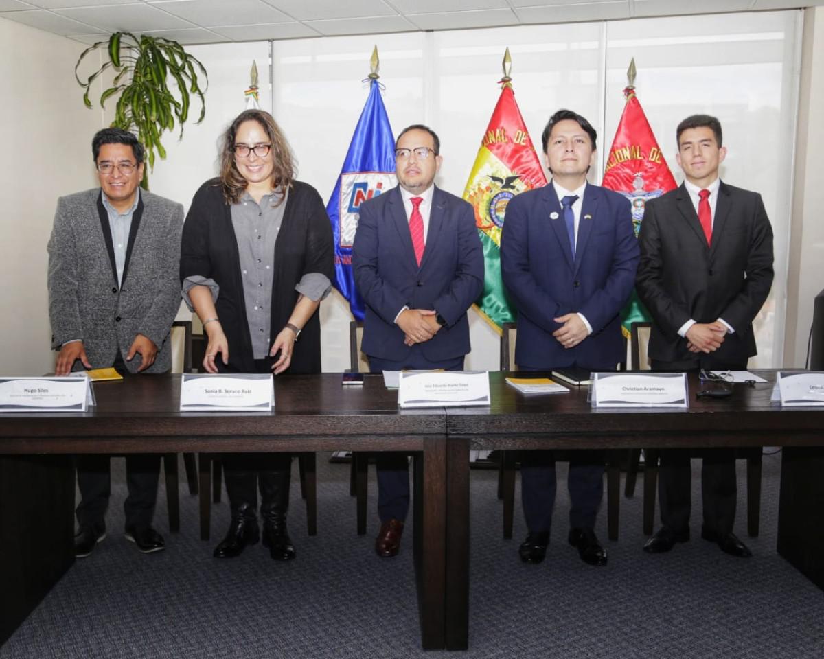 Representantes de Cadinpaz y la Fundación Gobierno Abierto