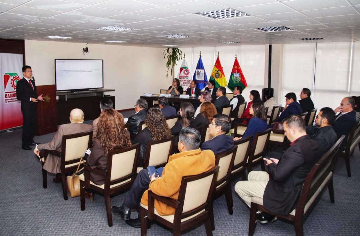 El evento de presentación contó con la participación de empresarios, analistas y medios de comunicación