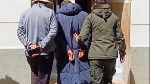 El sujeto es conducido a celdas policiales