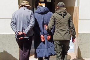 El sujeto es conducido a celdas policiales