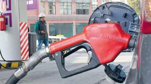 movilidad caragando gasolina