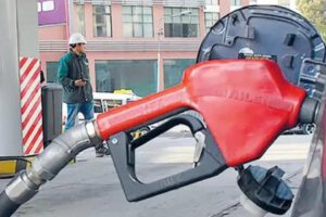 movilidad caragando gasolina