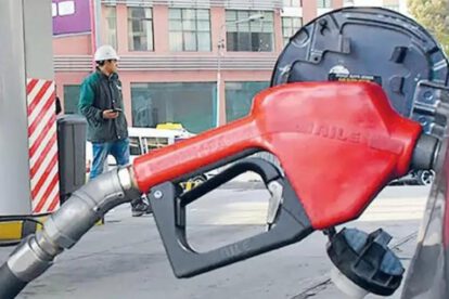 movilidad caragando gasolina