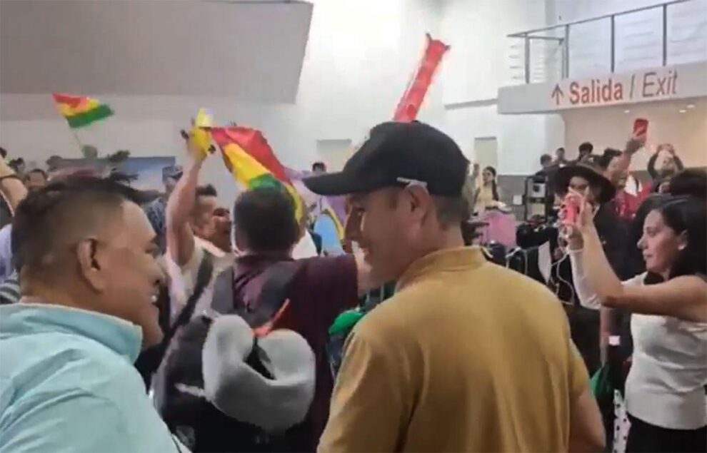 Edmand Lara en su llegada a México