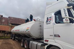 El camión cisterna transportaba aproximadamente 32.751 litros de combustible