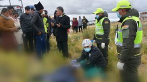 Personal de la policia cumple con el levantamiento lgal del cadaver