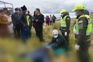 Personal de la policia cumple con el levantamiento lgal del cadaver