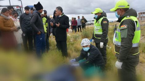Personal de la policia cumple con el levantamiento lgal del cadaver
