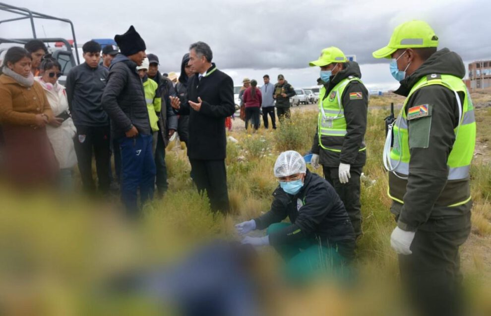 Personal de la policia cumple con el levantamiento lgal del cadaver