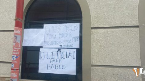 Carteles que piden justicia para Pablo