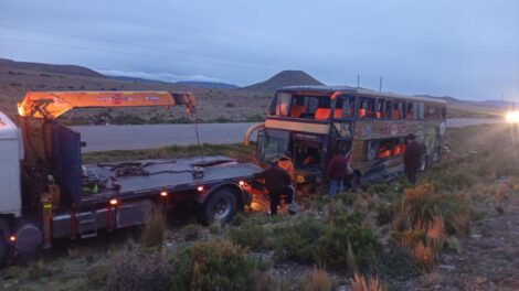 remolcan el bus siniestrado