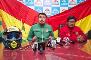 El secretario Joel Mendoza