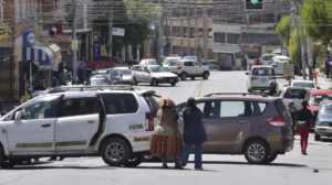 Los choferes de transporte público de La Paz ha decidido continuar con las medidas de presión y activar un paro indefinido