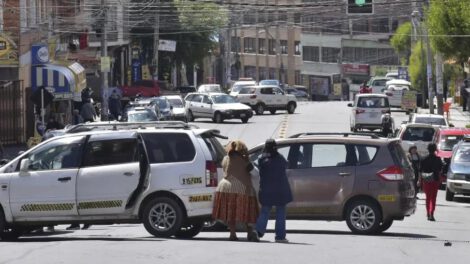 Los choferes de transporte público de La Paz ha decidido continuar con las medidas de presión y activar un paro indefinido