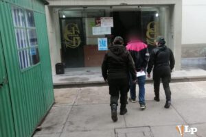 imagen del sujeto ingresando a su audiencia