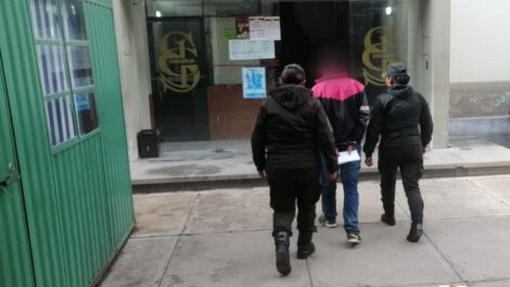 imagen del sujeto ingresando a su audiencia