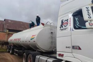 Cisterna inspeccionado por personal