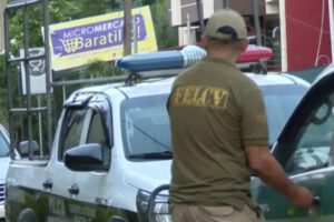 Policias en patrullas