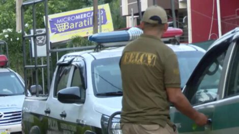 Policias en patrullas