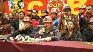 Representantes de la COB en conferencia de prensa tras ampliado