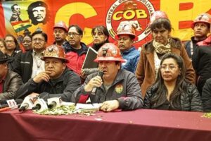 Representantes de la COB en conferencia de prensa tras ampliado