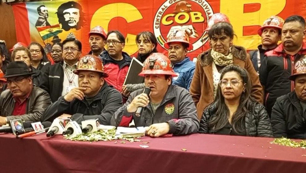 Representantes de la COB en conferencia de prensa tras ampliado