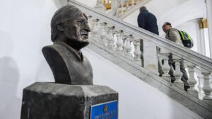 El busto del expresidente Evo Morales en el antiguo Palacio Legislativo de La Paz (Bolivia)
