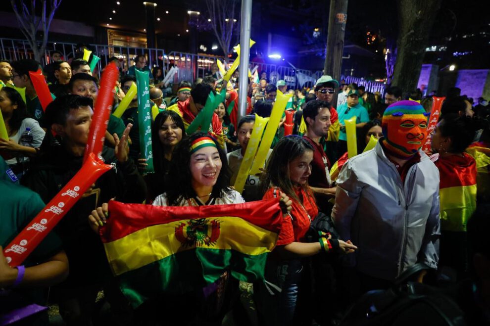 La hinchada boliviana en Monterrey