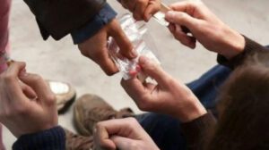 imagen refrencial sobre el consumo de drogas