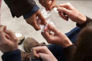 imagen refrencial sobre el consumo de drogas