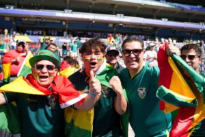 Partido de Repechaje, Bolivia vs. Surinam, Hinchas de Bolivia en el estadio