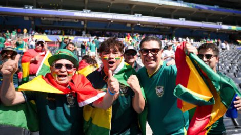 Partido de Repechaje, Bolivia vs. Surinam, Hinchas de Bolivia en el estadio