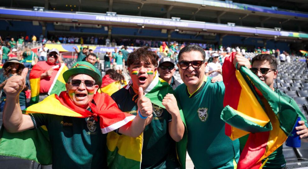 Partido de Repechaje, Bolivia vs. Surinam, Hinchas de Bolivia en el estadio
