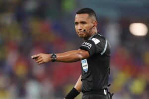 Iván Barton, el árbitro salvadoreño de 35 años