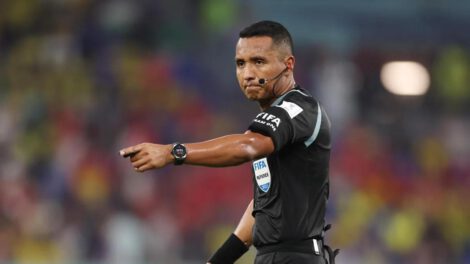 Iván Barton, el árbitro salvadoreño de 35 años