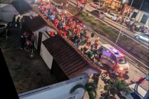 Repartidores reunidos en el domicilio