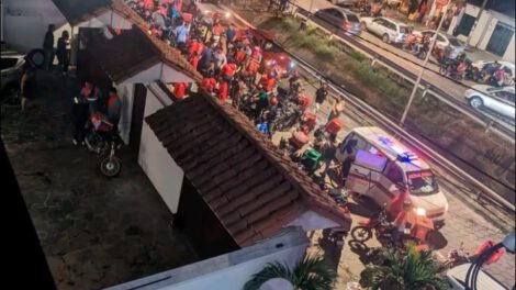 Repartidores reunidos en el domicilio