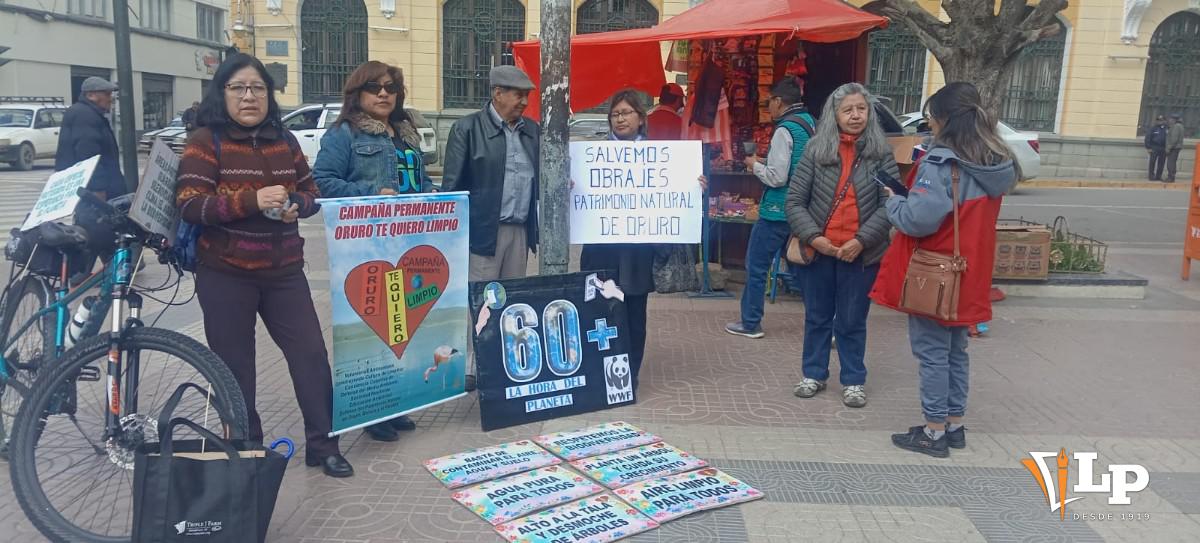 Plantón Hora del Planeta