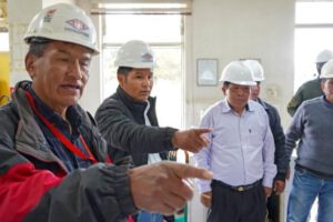 Dirigentes del transporte paceño